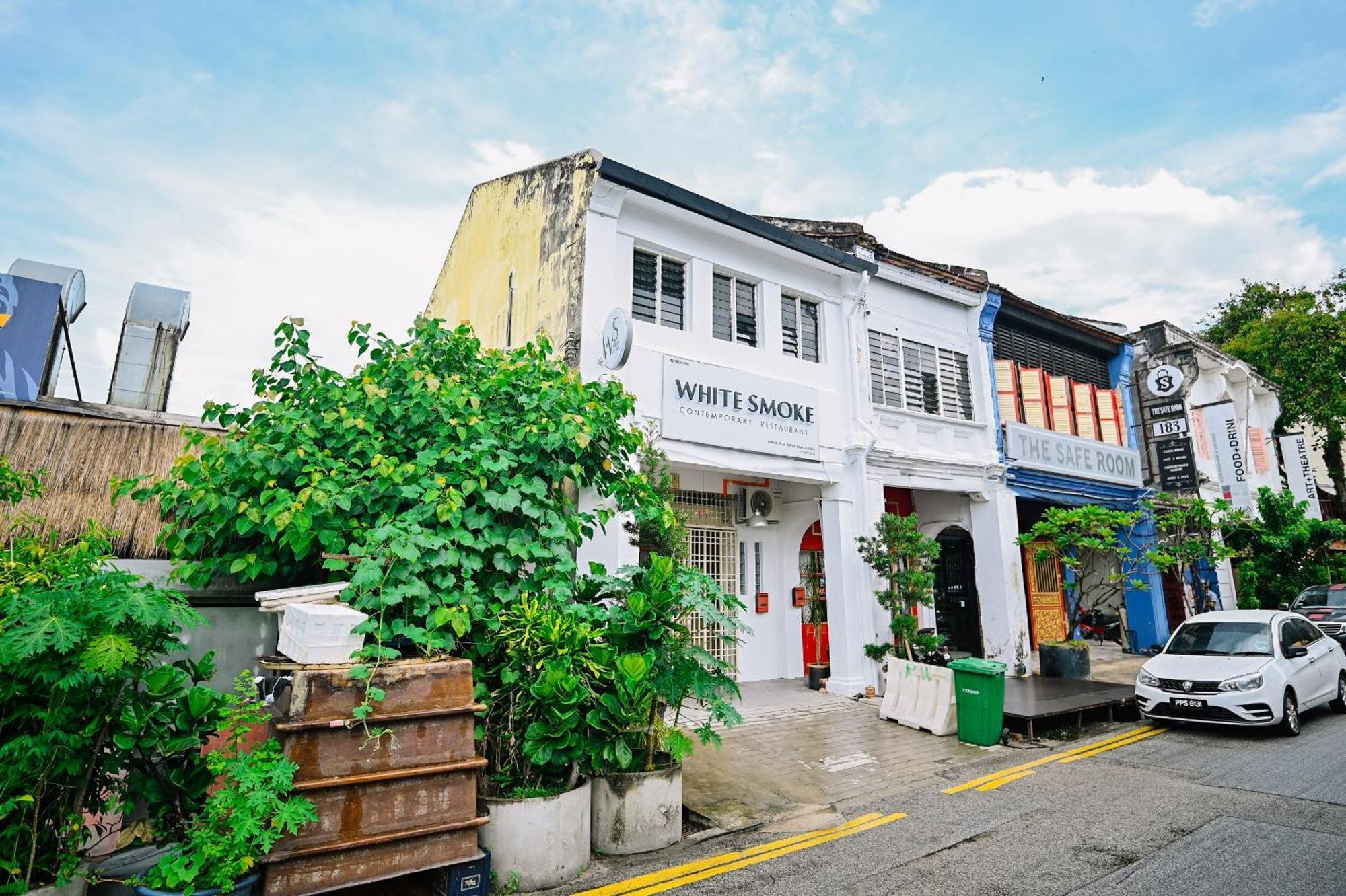 Swing & Pillows - Lebuh Victoria, Penang Джорджтаун Экстерьер фото
